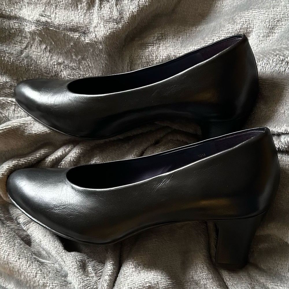 VANELi Womens Astyr Pointed Toe Block Pumps Dress Casual Low Heel 1-2" Shoes